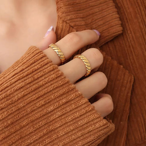 Luxury Fashion Geometric Plain Women Ring Stainless Steel 18K Real Gold Plated Twist Finger Rings Jewelry