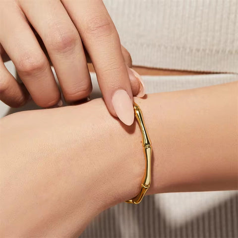 Stainless Steel 18K Gold-Plated Open Bangle Fashion Jewelry Shell Shape Bracelet for Women