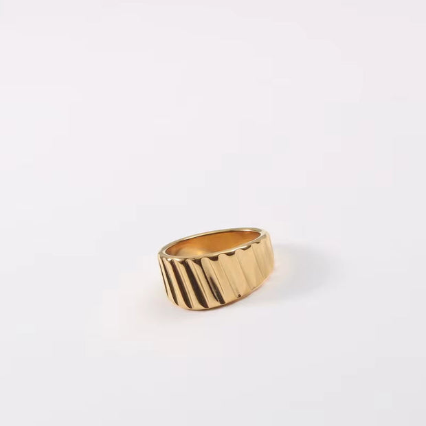 18K Gold Plated Wholesale Non Tarnish Permanent Trendy Vertical Stripes Geometric Stainless Steel Ring for Women