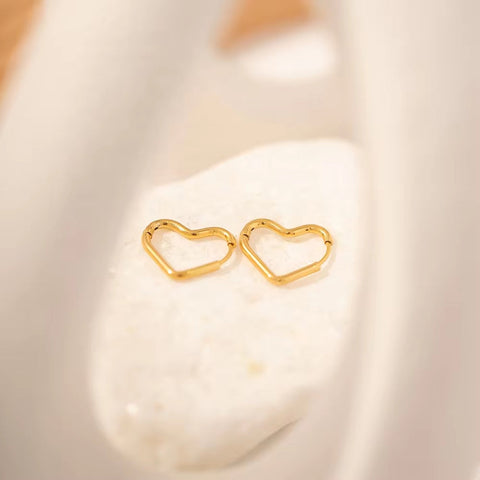 18K Gold Plated Stainless Steel Simple Heart Design Dainty Hoop Earrings Non Tarnish for Woman