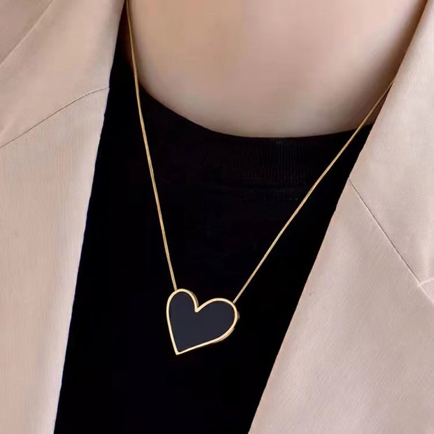 Vintage Style 18K Gold Plated Black Irregular Heart Necklace Gift Stainless Steel Black Enamel Heart Pendant Necklace for Women