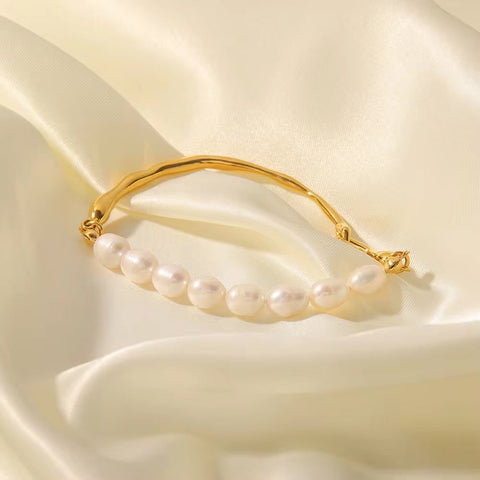 Charm Stainless Steel 18K Gold Plated Jewelry Splicing Bangle Fresh Waterpearl Pearl Bangles for Women