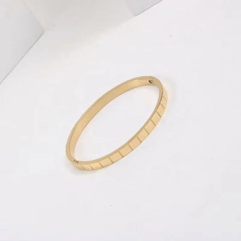 Dainty 18K Gold Plated Lattice Mirror Polished Stainless Steel Bangles Minimalist Design for Ladies