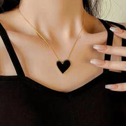 Vintage Style 18K Gold Plated Black Irregular Heart Necklace Gift Stainless Steel Black Enamel Heart Pendant Necklace for Women