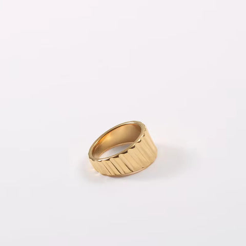 18K Gold Plated Wholesale Non Tarnish Permanent Trendy Vertical Stripes Geometric Stainless Steel Ring for Women