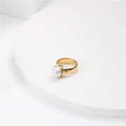 Non Tarnish Luxury Dainty 18K Gold Plated Stainless Steel Pearl Signet Ring for Women Ladies Party Accessories Jewelry